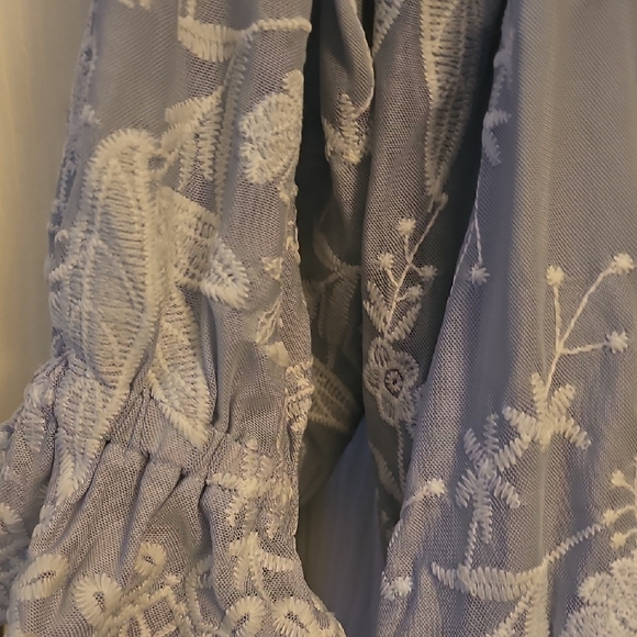 LOFT Soft Blue Blouse with White Floral Design - Picture 5 of 11